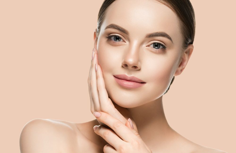 fresh_and_radiant_with_facials Close-up of a woman's neck showing visible platysmal bands before treatment.
