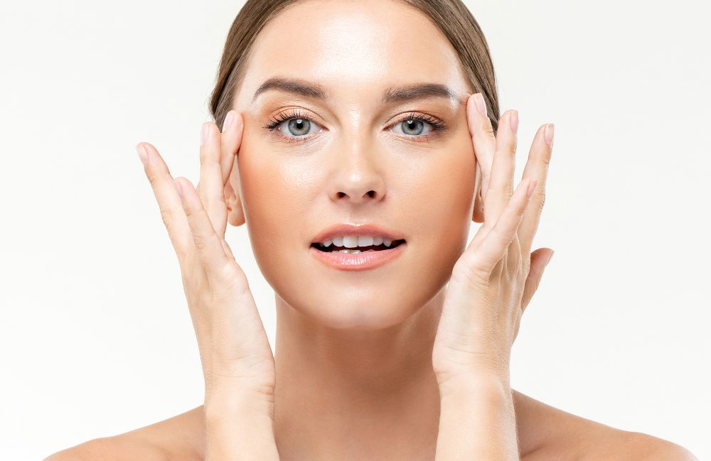 prf-skin-rejuvenation-woman Close-up of a woman's neck showing visible platysmal bands before treatment.