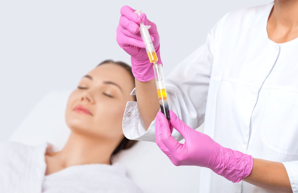 prf-treatment-procedure-clinic Side-by-side comparison of a woman's neck before and after platysmal band injections.