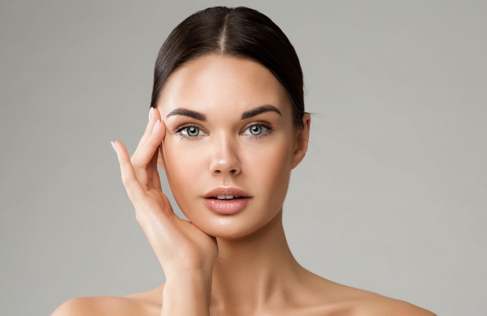 restylane_beauty Close-up of a woman's neck showing visible platysmal bands before treatment.