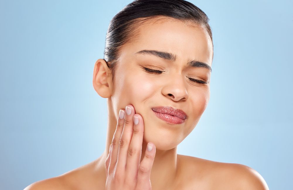 tmj-jaw-clenching-pain-expression Side-by-side comparison of a woman's neck before and after platysmal band injections.